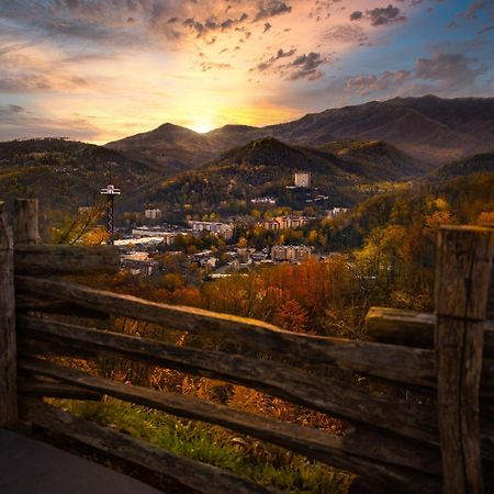 Majestic Splash- 8 Bedroom, Indoor Pool, Hot Tub, 1089 Free Tickets Each Paid Day, Dollywood Sevierville Exteriör bild