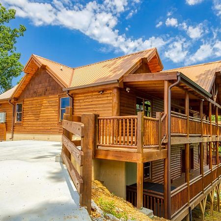 Majestic Splash- 8 Bedroom, Indoor Pool, Hot Tub, 1089 Free Tickets Each Paid Day, Dollywood Sevierville Exteriör bild
