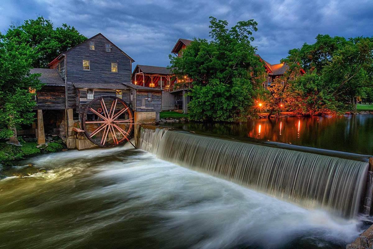 Majestic Splash- 8 Bedroom, Indoor Pool, Hot Tub, 1089 Free Tickets Each Paid Day, Dollywood Sevierville Exteriör bild