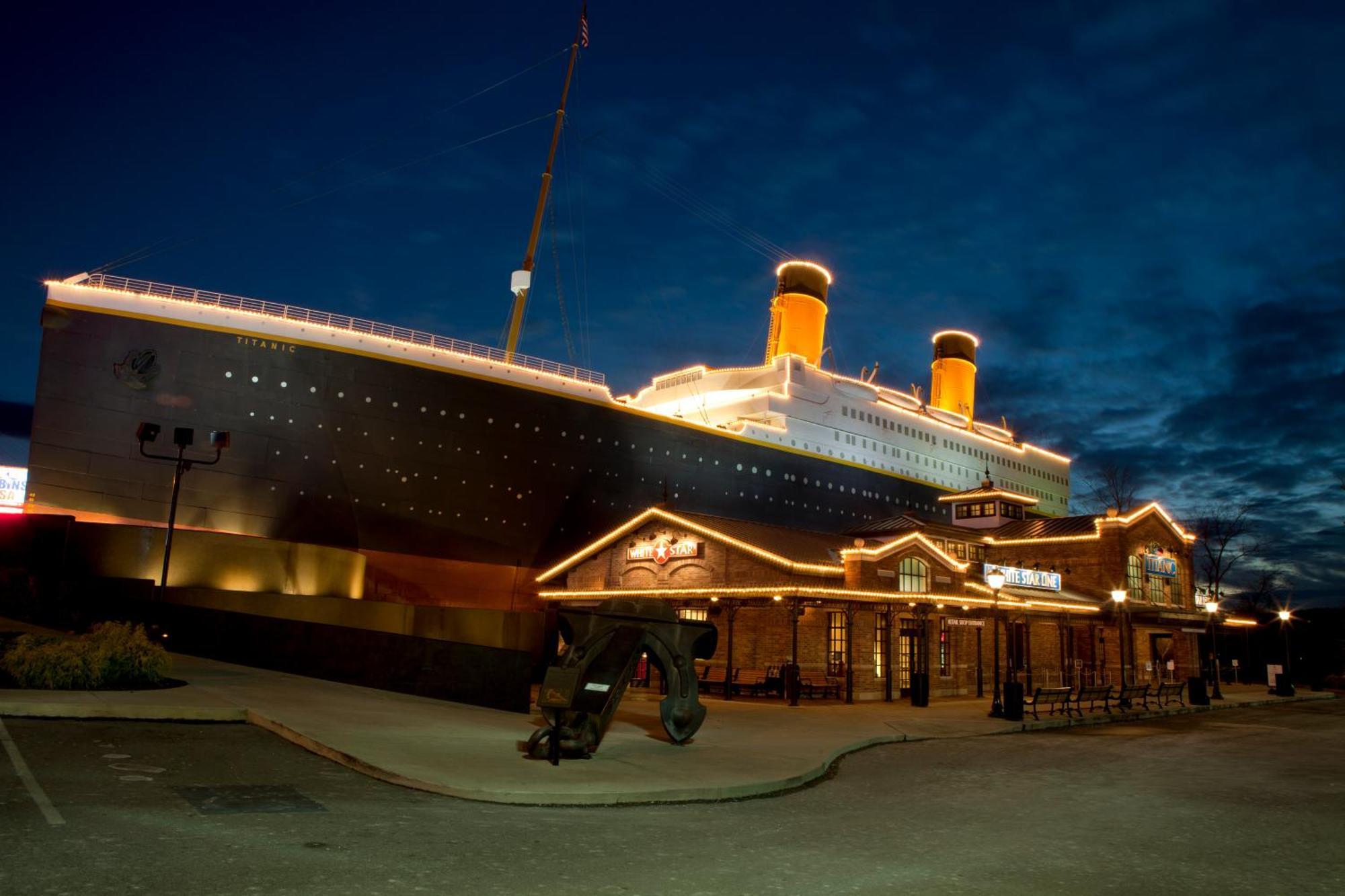 Majestic Splash- 8 Bedroom, Indoor Pool, Hot Tub, 1089 Free Tickets Each Paid Day, Dollywood Sevierville Exteriör bild