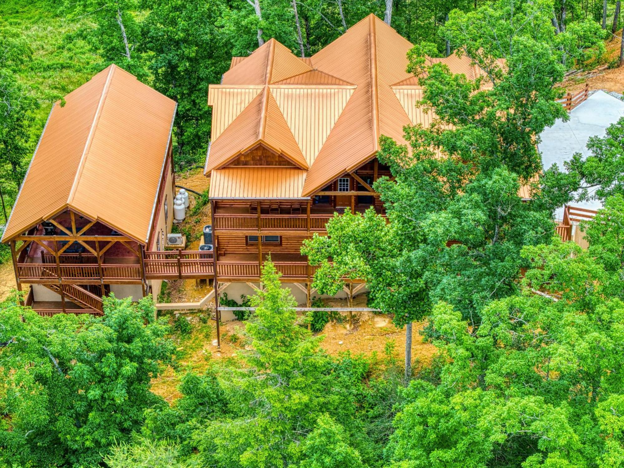 Majestic Splash- 8 Bedroom, Indoor Pool, Hot Tub, 1089 Free Tickets Each Paid Day, Dollywood Sevierville Exteriör bild